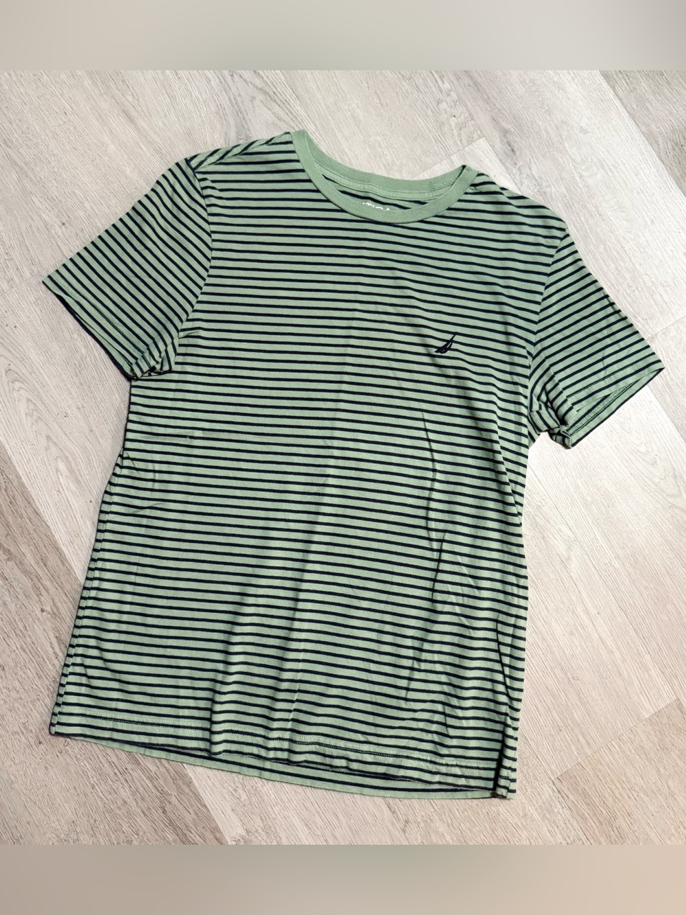 •NAUTICA• STRIPED TEE